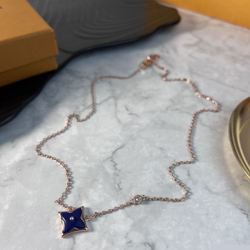 Ba*len*cia*ga necklaces